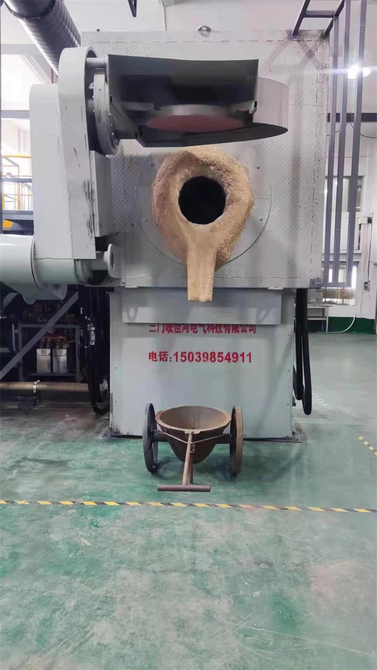 液壓中頻熔煉爐